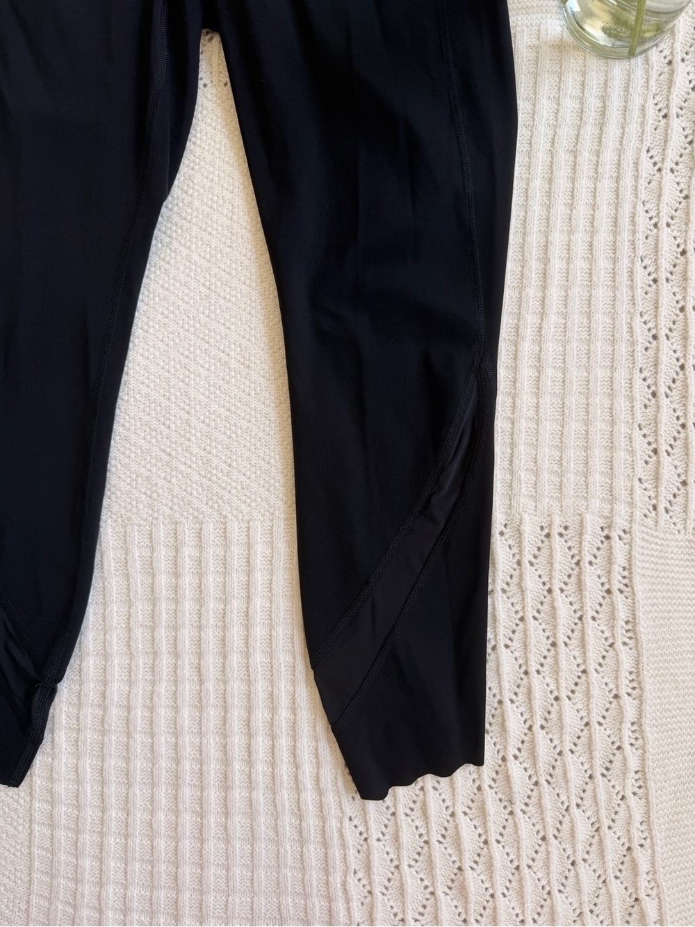 lululemon athletica wunder under scalloped hem high rise crop size 6 - Picture 3 of 6